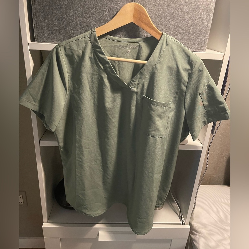 Easy Stretch scrub top medium